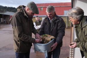 Ein Tag auf dem Land: Prinz William besucht Farm in Cornwall