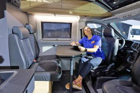 Sitzgruppe, Frau, Pilotensitz drehbar