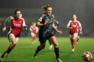 Knie-OP: Bayern-Frauen "mehrere Monate" ohne Stanway