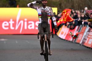 Duell um die Cross-Krone: Van Aert fordert van der Poel