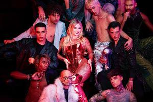 Heidi Klum zeigt sich mit den ersten Models der 20. "GNTM"-Staffel