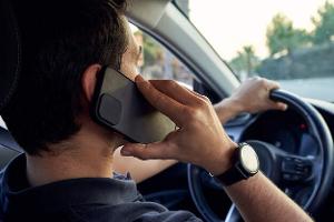 Handy Telefonieren im Autos