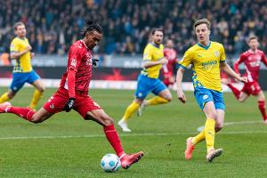 Sieg in Braunschweig: Köln wieder Spitzenreiter