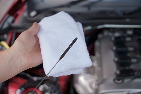 Zu viel Motoröl eingefüllt: Das müssen Sie jetzt tun