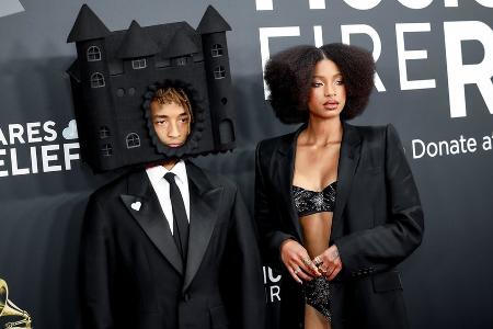 Bizarrer Grammy-Look: Jaden Smith trägt schwarze Burg auf seinem Kopf