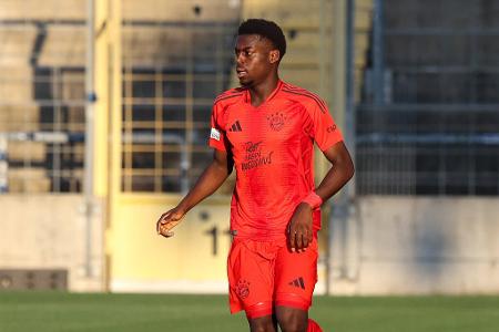 Noël Aséko Nkili (Hannover 96) - Aséko Nkili schloss sich kurz vor Transferschluss noch Hannover 96 an. Der Leihvertrag des 19-Jährigen läuft bis 2026. Die 96er sollen laut 'Bild' zudem eine Kaufoption in Höhe von 1,5 Millionen Euro, der FC Bayern eine Rückkaufoption besitzen.