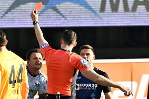 Nach Notbremse: Paderborns Riemann für drei Spiele gesperrt