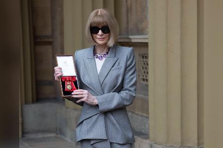 Anna Wintour im Buckingham Palast ausgezeichnet