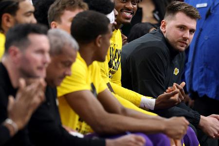 Mit Doncic als Zuschauer: Lakers siegen nach Mega-Transfer