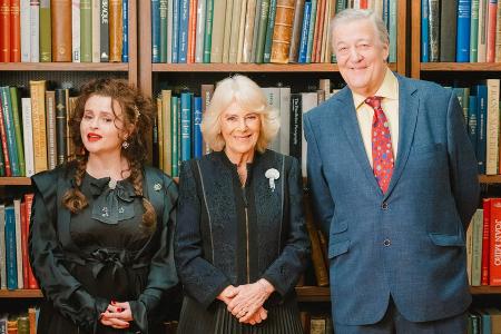Königin Camilla feiert mit Stars historische Bücherei