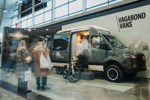 Vabo Vision Copenhagen auf der CMT 2025 Messestand Vagabond Vans Langzeitbelichtung