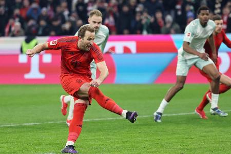 Bei Kanes Elfmetern: Im Training schaut Neuer nur zu