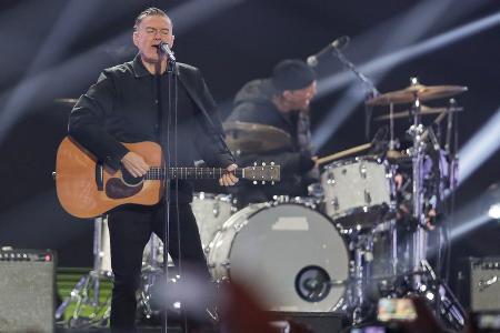 Berg aus Fett und Lumpen verhindert Konzert von Bryan Adams