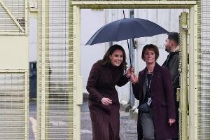 Besuch im Gefängnis: Prinzessin Kate trifft Mütter und ihre Babys