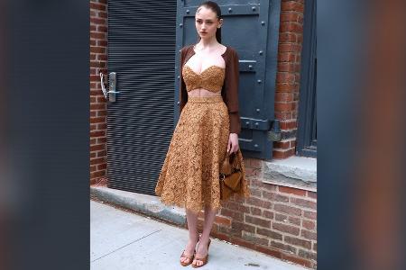 Fashion Week in New York: Leni Klum begeistert im Spitzen-Look