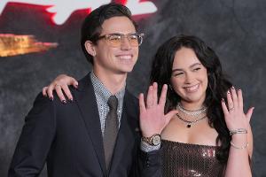 "Cobra Kai"-Stars Tanner Buchanan und Mary Mouser sind verlobt