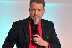 Oliver Pocher teilt gegen Amira Aly und Stefan Raab aus