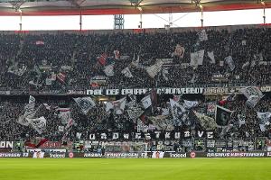 Sturz aus dem Mittelrang: Zwei schwer verletzte SGE-Fans