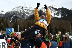 Nach Gold: Preuß darf Trainer Röiseland die Haare schneiden