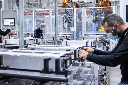 Mercedes Batterie Akku Produktion Hedelfingen