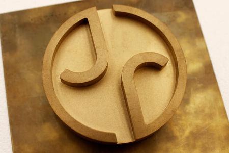 SPERRFRIST 19.11.24 10 Uhr Jaguar Logo Schriftzug Brand Design 