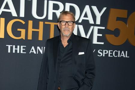 ...genauso wie Kevin Costner. Es gibt kaum einen großen Star, der im Laufe der Jahre keinen Auftritt in der Comedy- und Varieté-Show 'Saturday Night Live' hatte...