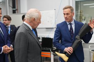 König Charles: Überraschungsbesuch in Londoner Universität