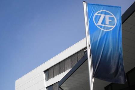 Flagge ZF Friedrichshafen Firmengelände