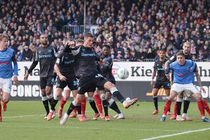 Bayer macht Druck: Leverkusen siegt locker in Kiel