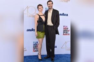 Spirit Awards: Emma Stone strahlt mit Ehemann auf dem blauen Teppich