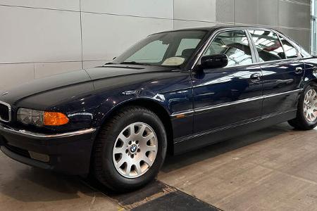 Retro Classics 2024 BMW 728i E38