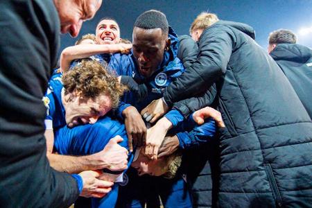 Vorbild Bielefeld: Drittligisten im Pokal-Halbfinale - Arminia Bielefeld schlägt Werder Bremen und steht damit als Drittligist im Halbfinale des DFB-Pokals. Das gelang in der Geschichte des Pokals vorher schon acht Mal. Die Vorbilder der Arminen und wie weit es für die Drittligisten ging: