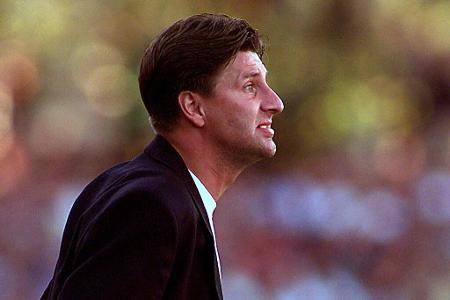 1997/98: Eintracht Trier - Dass in der Saison 1997/98 ein Drittligist das Halbfinale erreichen würde, stand schon mit der Auslosung des Viertelfinals fest. Denn Eintracht Trier aus der Regionalliga West-Südwest empfing Waldhof Mannheim aus der Regionalliga Süd. Die Trierer um Trainer Karl-Heinz Emig setzten sich durch und verpassten das Endspiel nach einem dramatischen 9:10 im Elfmeterschießen gegen den MSV Duisburg.