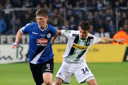 2014/15: Arminia Bielefeld - Schon zehn Jahre vor der Sensationssaison 2025 schaffte Arminia Bielefeld es als Drittligist ins Halbfinale. Gegen Gladbach setzten sich die Arminen mit 5:4 im Elfmeterschießen durch. Der große Kampf reichte im Halbfinale nicht mehr. Wolfsburg schlug Bielefeld mit 4:0 und zog ins Finale ein.