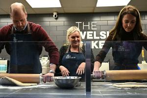 Prinz William und Prinzessin Kate: Kuchenbacken in Wales