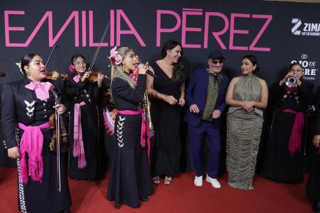 'Emilia Pérez' ging mit insgesamt 13 Nominierungen ins Rennen. Noch nie zuvor hatte ein nicht-englischsprachiger Film derart viele Nominierungen erhalten. Seit dem Rassismus-Skandal um Karla Sofía Gas ...