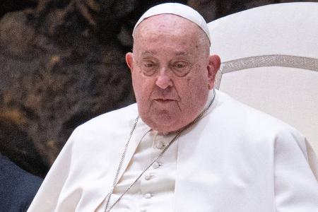 Erneuter Rückschlag: Papst Franziskus erleidet 