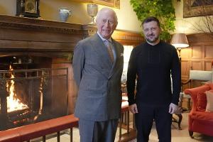 König Charles III. hat Selenskyj am Kaminfeuer empfangen