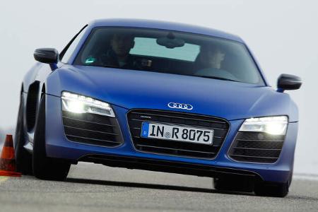 Audi R8 V10 plus 5.2 FSI, Frontansicht, Slalom