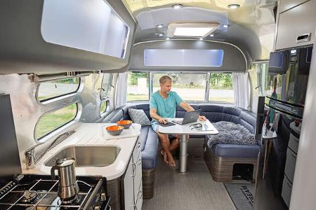 Eriba Touring 820 vs. Airstream 648 International f