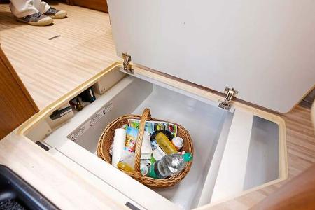 Das Bodenfach am Einstieg ist besonders groß.