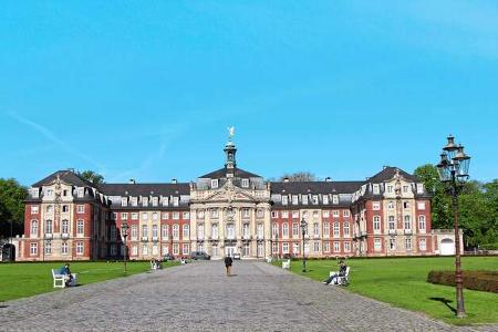 Das großartige Schloss Münster von 1787 ist heute unter anderem Sitz der Westfälischen Wilhelms-Universität.