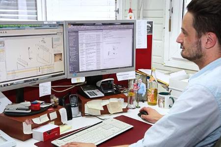 Über das Händler-Intranet-System werden die Ersatzteilbestellungen verwaltet.