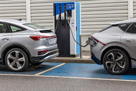 Audi Q4 Sportback 50 e-tron, Kia EV6 AWD