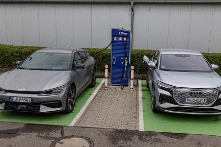 Audi Q4 Sportback 50 e-tron, Kia EV6 AWD