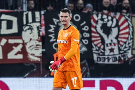 Bayer Leverkusen - TOR: Matej Kovar - Note: 5,0 - Erhielt auf der internationalen Bühne wieder den Vorzug vor Hradecky. Wurde allerdings zu einem Gesicht der Pleite. Hatte keinen einzigen starken Moment auf der Linie. Schenkte den Bayern mit seinem krassen Fehlgriff stattdessen das zweite Tor. Danach noch mit wilden Szenen, wenn er im eigenen Strafraum am Ball war.