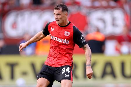 MITTELFELD: Granit Xhaka (bis 81.) - Note: 4,0 - Ging aggressiv auf zweite Bälle im Mittelfeld, konnte anders als im letzten Bundesliga-Duell diesmal aber nicht für Kontrolle sorgen. Machte zwar keine klaren Fehler, doch in den schwierigen Momenten konnte selbst der Anführer keine Sicherheit vermitteln.