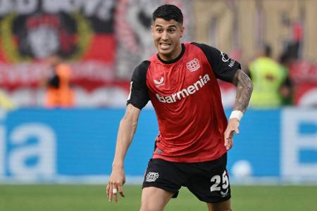 Exequiel Palacios - Note: 3,5 - Konnte mit seiner Ballsicherheit gegen aufgedrehte Bayern zunächst etwas Ruhe ins Geschehen bringen. Die klaren Impulse ins vordere Drittel fehlte aber. Insgesamt ein eher zahmer Auftritt, sonst reißt er das Geschehen viel mehr an sich.