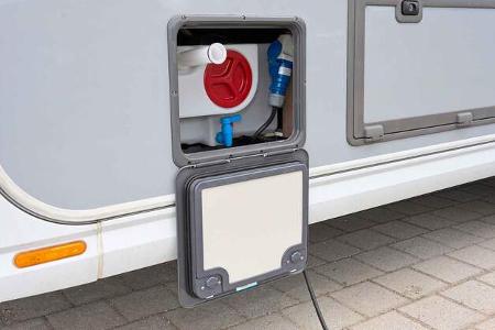 Knaus Azur 500 FU Stromklappe