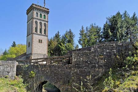 Burgruine Eisenberg, Gras, BŠume, Himmel